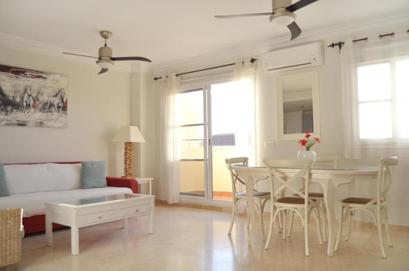 Terrasol Baviera Golf Apartment Caleta De Velez Bagian luar foto